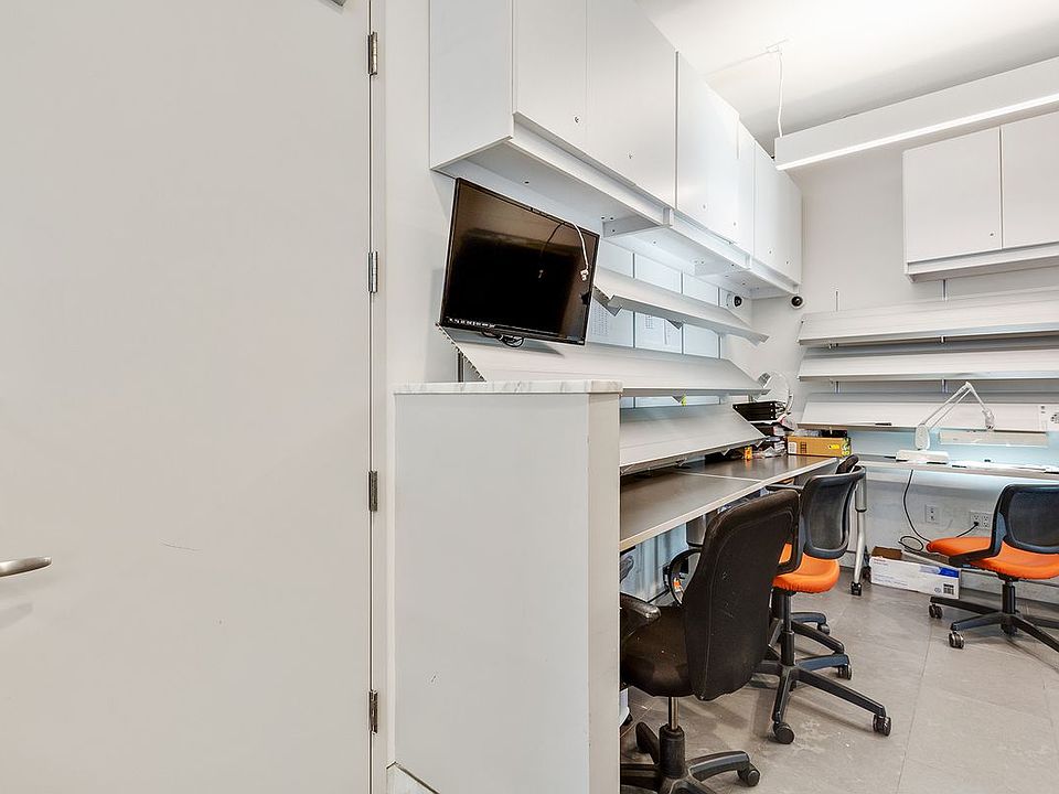 1st image of 50 W 47th St Unit 20N