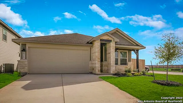 3 bed, 2.0 bath, 1973 sqft, $2,300 — Photo 3