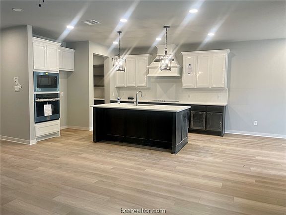 2nd image of 4133 Vintage Estates Ct
