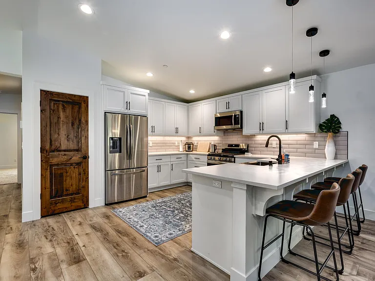 1243 Margaret Ave — Photo 8