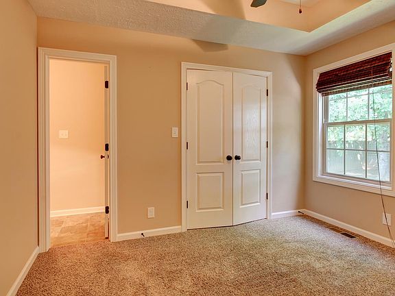 3rd image of 558 Falkland Cir