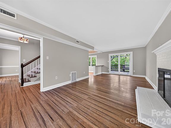 4th image of 7942 Surreywood Pl