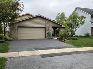 556 Beaconsfield Ave, Naperville, IL 60565