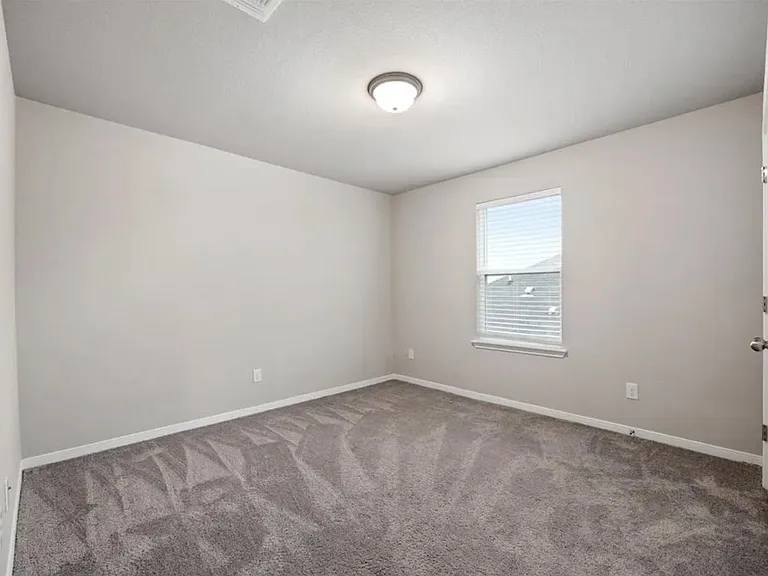 5211 Friars Loop — Photo 17