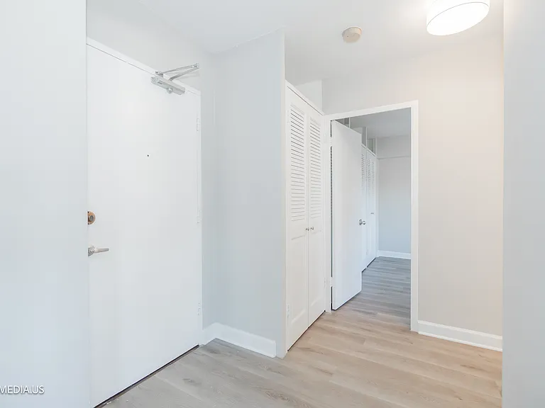 4970 N Marine Dr — Photo 4