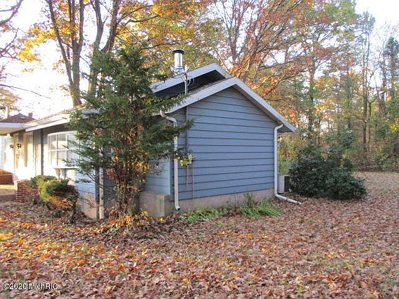 5th image of 2277 Laurel Ave