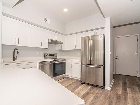 5th image of 2331 W Horatio St Unit 630