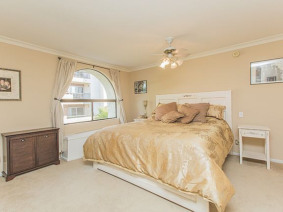4th image of 21620 Burbank Blvd Unit 14