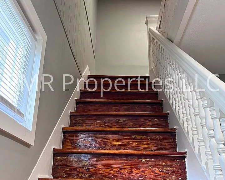 905 Logan St — Photo 6