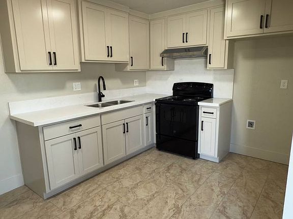 4th image of 176 Pomegranate St #B