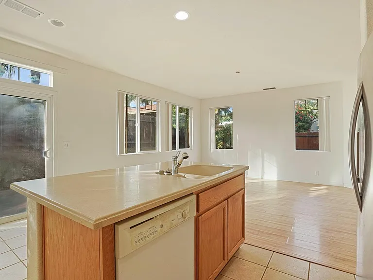 2390 Gibralter Ln — Photo 12
