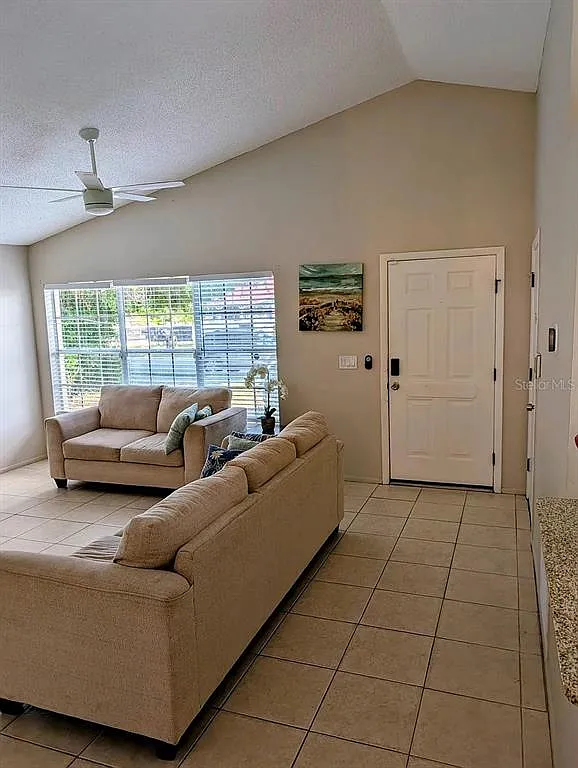 4 bed, 2.0 bath, 1182 sqft, $2,600 — Photo 3