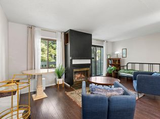 6652 Gretchen Ln N, Oakdale, MN 55128
