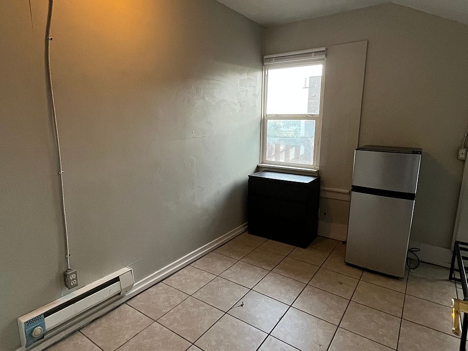 1st image of 4051 7th Ave NE #3