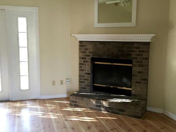 4th image of 1550 Hope Valley Dr