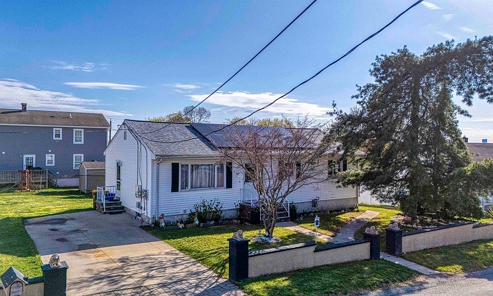 1st image of 321 Embert St