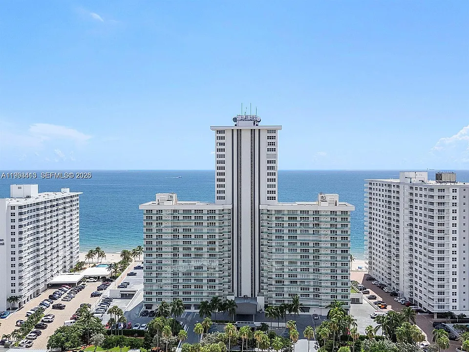 3900 Galt Ocean Dr #111