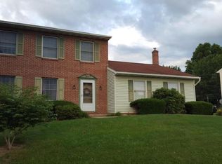 633 Regent Dr, Lancaster, PA 17601