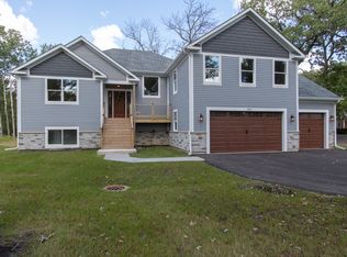 12424 Quassey Ave, Lake Bluff, IL