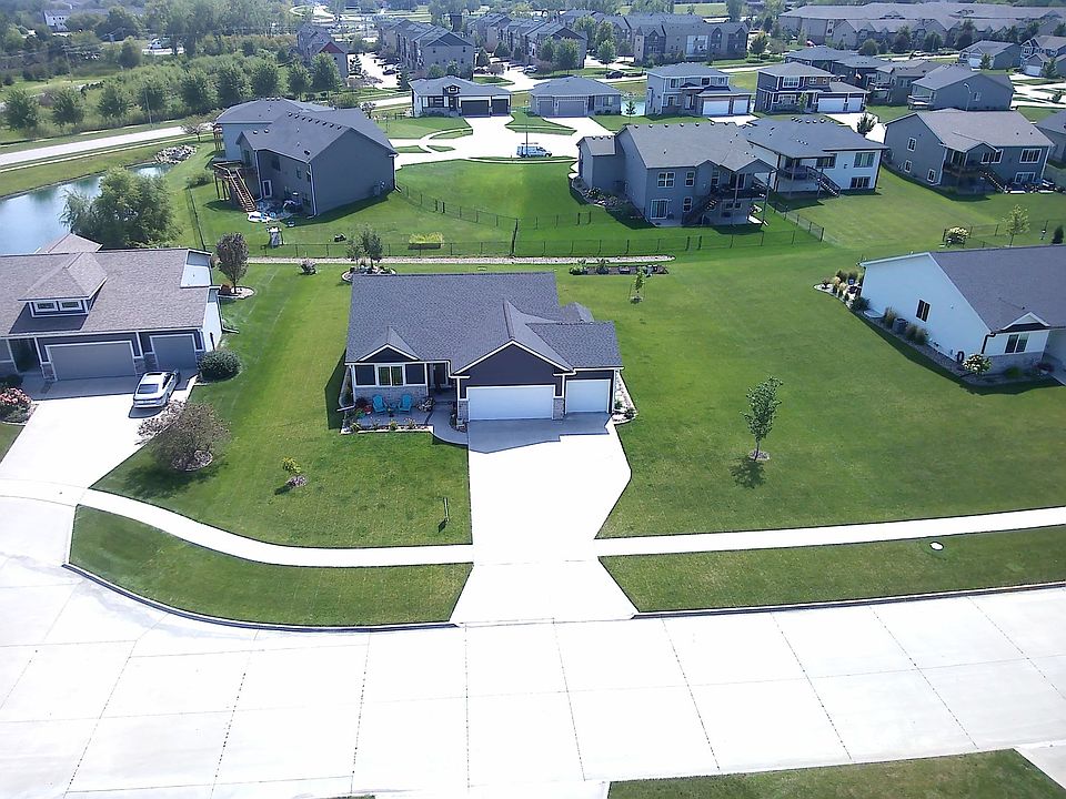 1st image of 8844 Scarlet Dr