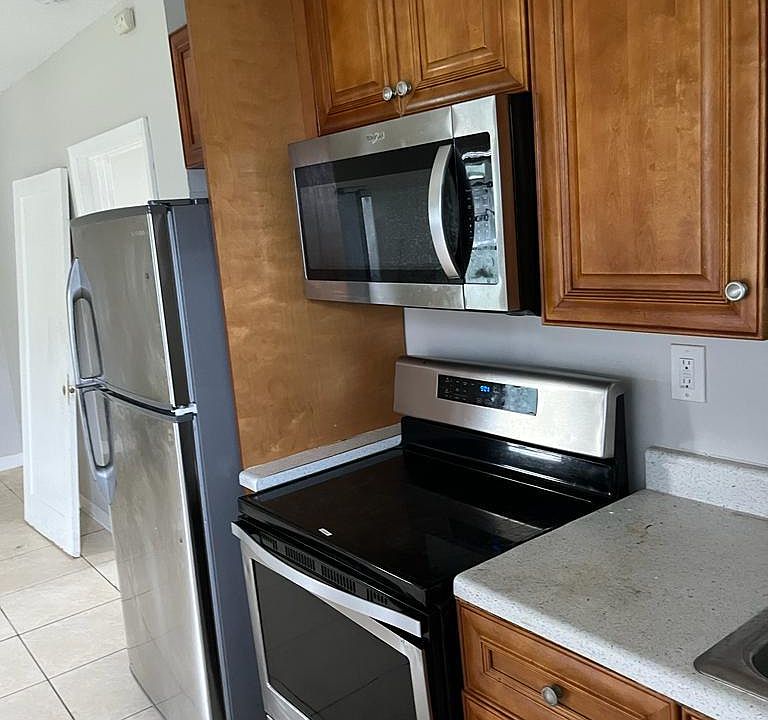 1st image of 909 NW 30th Ct APT 5