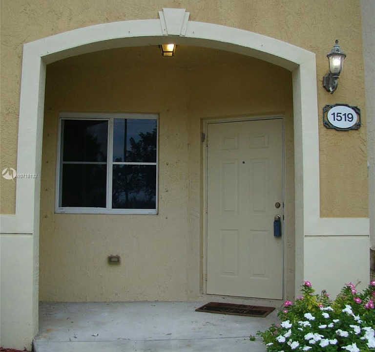 1st image of 1519 SE 31st Ct #1519