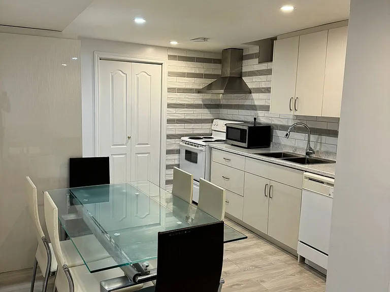 133 Austinpaul Dr #LOWER — Photo 6