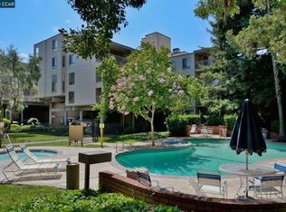 320 N Civic Dr APT 301, Walnut Creek, CA 94596