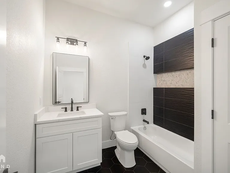 247 Princeton Ave #202 — Photo 9