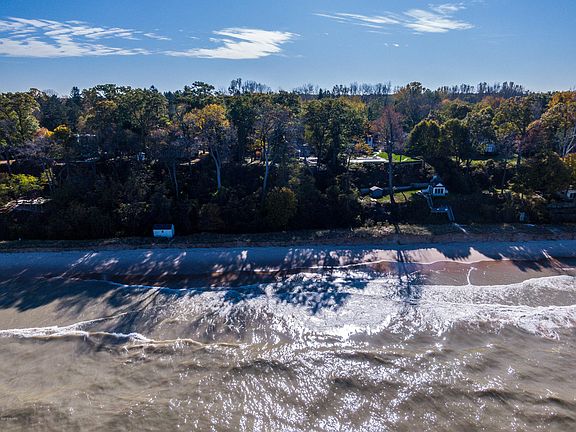 4th image of 15956 Lake Ave
