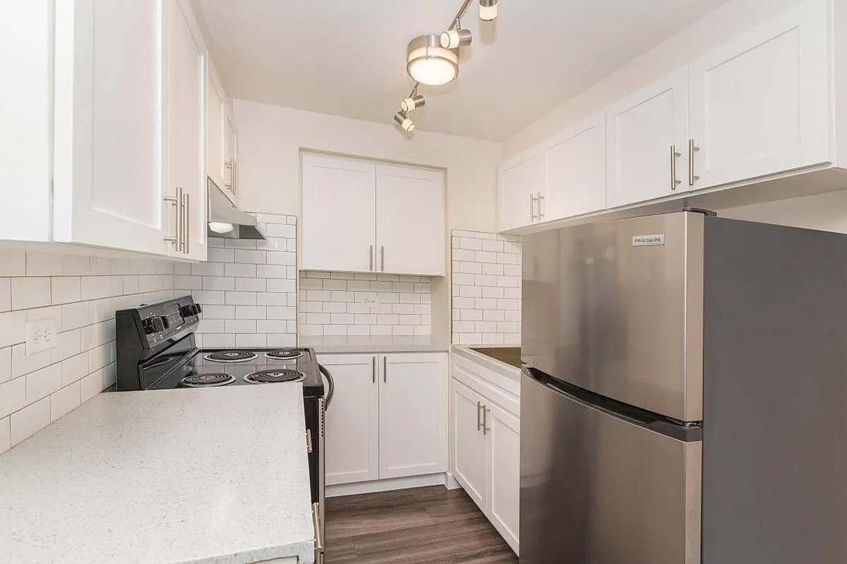 Avon South Apartments — Photo 1