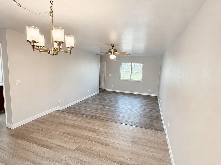 1326 SE 2nd Pl — Photo 2
