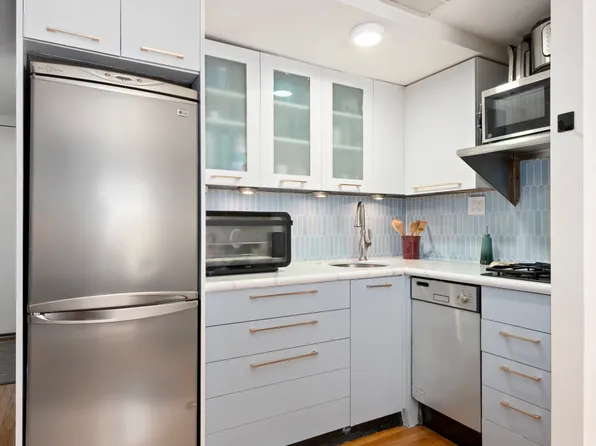160 East 26th Street image 2 of 4