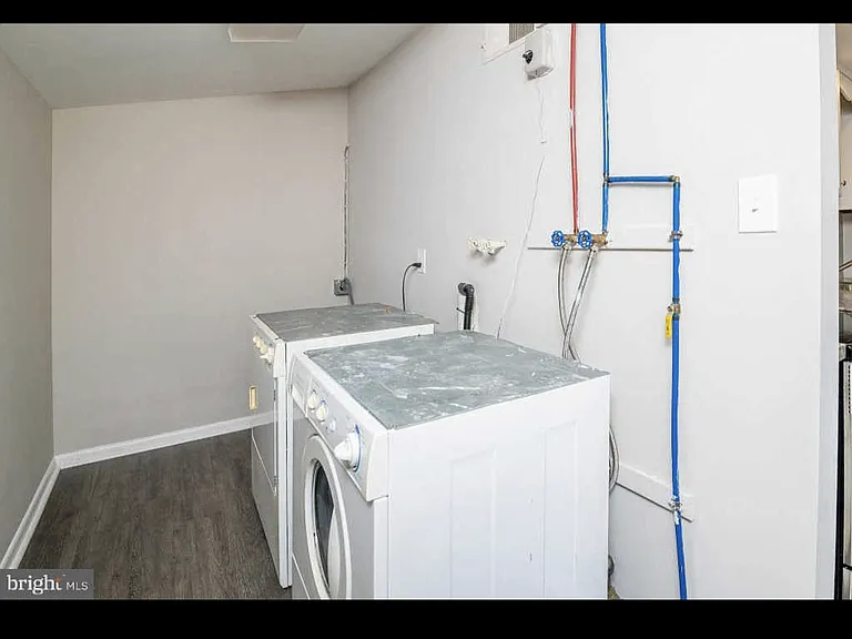 49 Six Holly Dr #6 — Photo 13