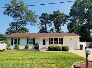 41 Delmar Dr, Brick, NJ 08723