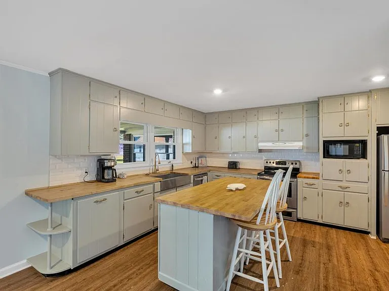 130 Leslie Dr — Photo 14
