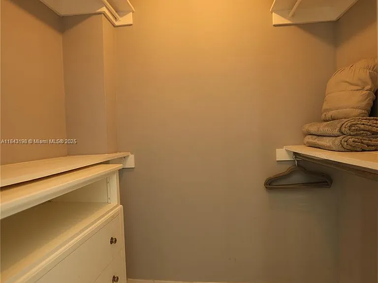 5151 Collins Ave #927 — Photo 11