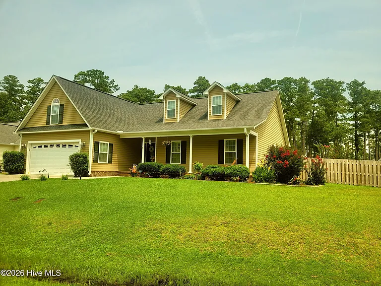 300 Croatan Woods Dr — Photo 1