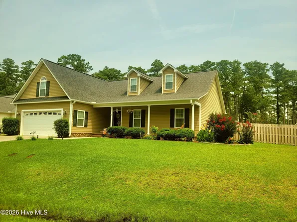 300 Croatan Woods Dr, New Bern, NC 28562