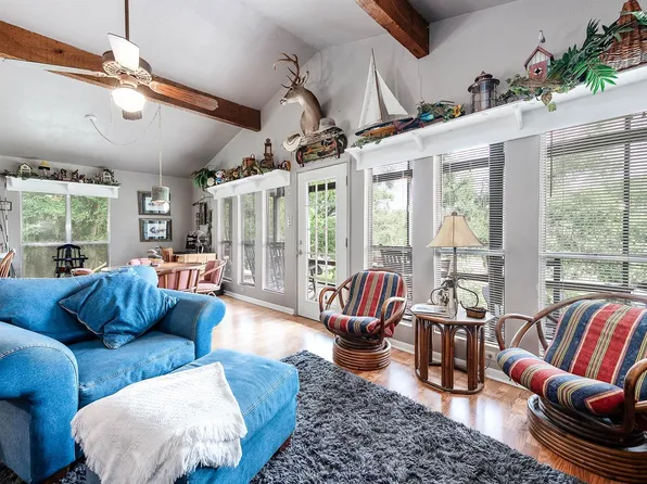 134 Private Road 652, Bay City, TX 77414