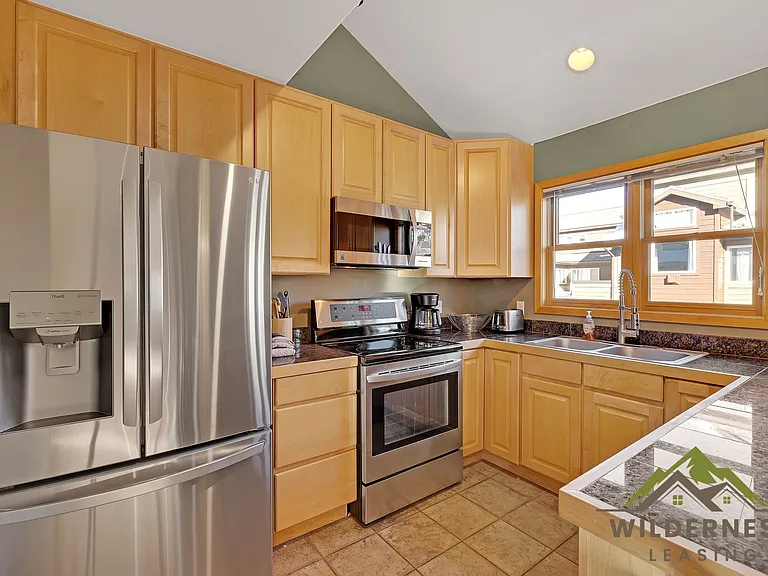 729B Meadow Dr — Photo 7