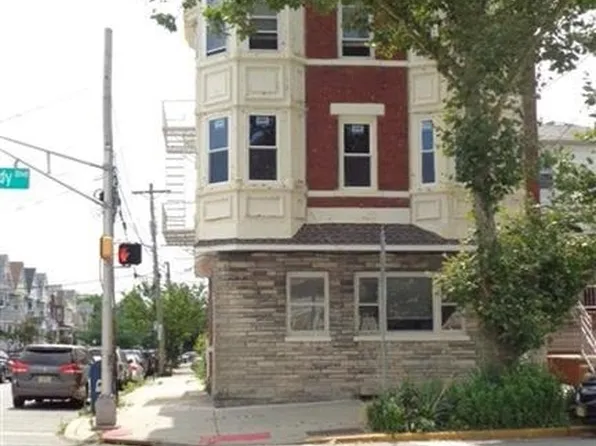 376 Kennedy Boulevard image 1 of 12