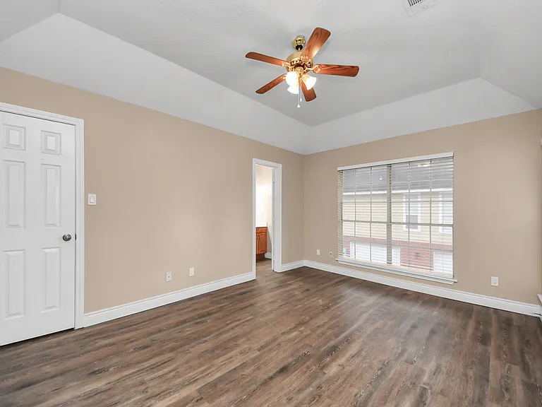 1163 Lovett St — Photo 39