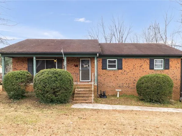 607 W Academy St, Randleman, NC 27317