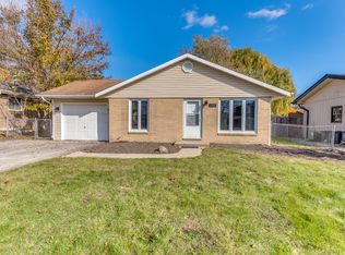 395 Northgate Rd, Lindenhurst, IL 60046