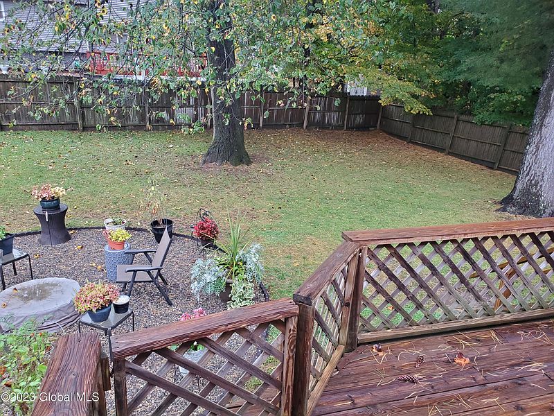 4th image of 168 Maple Avenue