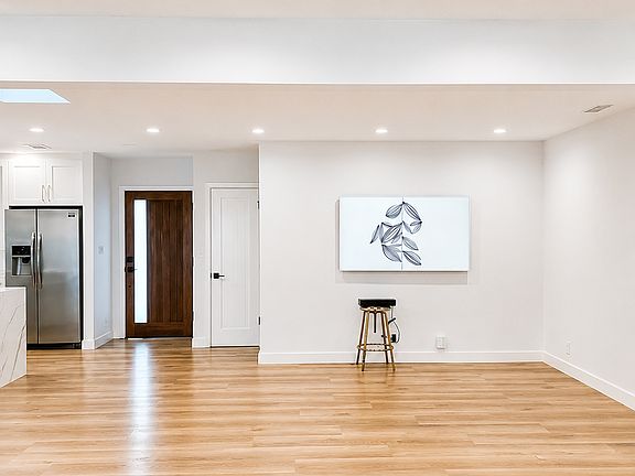 3rd image of 9362 Nagle Ave