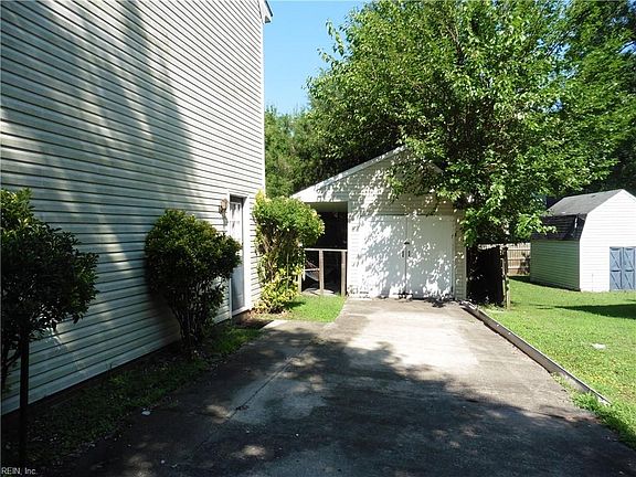 3rd image of 15 Windy Pines Ct
