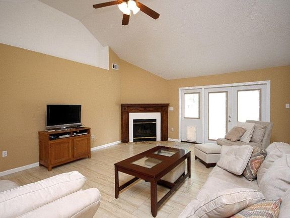 4th image of 1611 Myrtlewood Ln