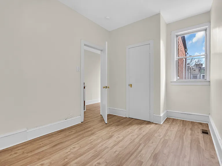 241 N Ruby St — Photo 29